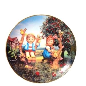 M.J. Hummel & Danbury Mint 8" Collectible Plate "Apple Tree Boy & Girl" -limited